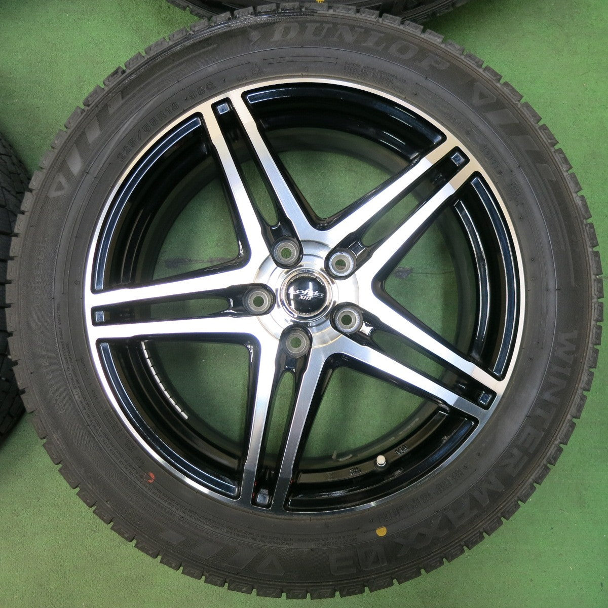 [送料無料] バリ溝！21年！キレイ！ほぼ10分★スタッドレス 225/55R18 ダンロップ ウインターマックス03 Lofida XH5 ロフィーダ 18インチ PCD114.3/5H★4121807SYス