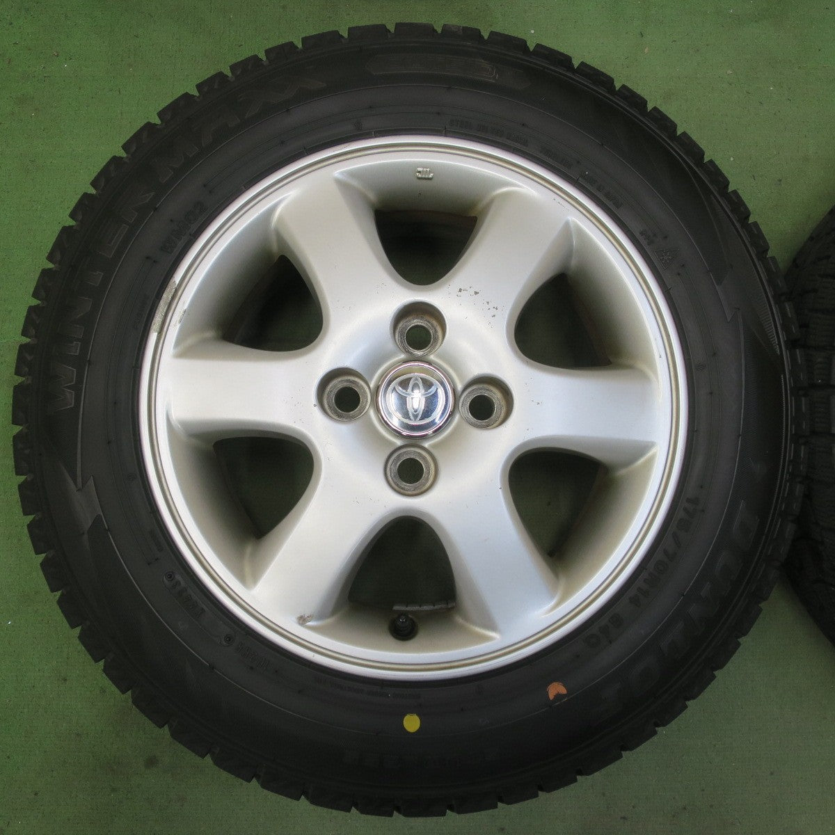 バリ溝！23年！8.5分◎トヨタ カローラ フィールダー 純正 175/70R14 スタッドレス ダンロップ ウインターマックス WM02 14インチ PCD100/4H◎6061201イス