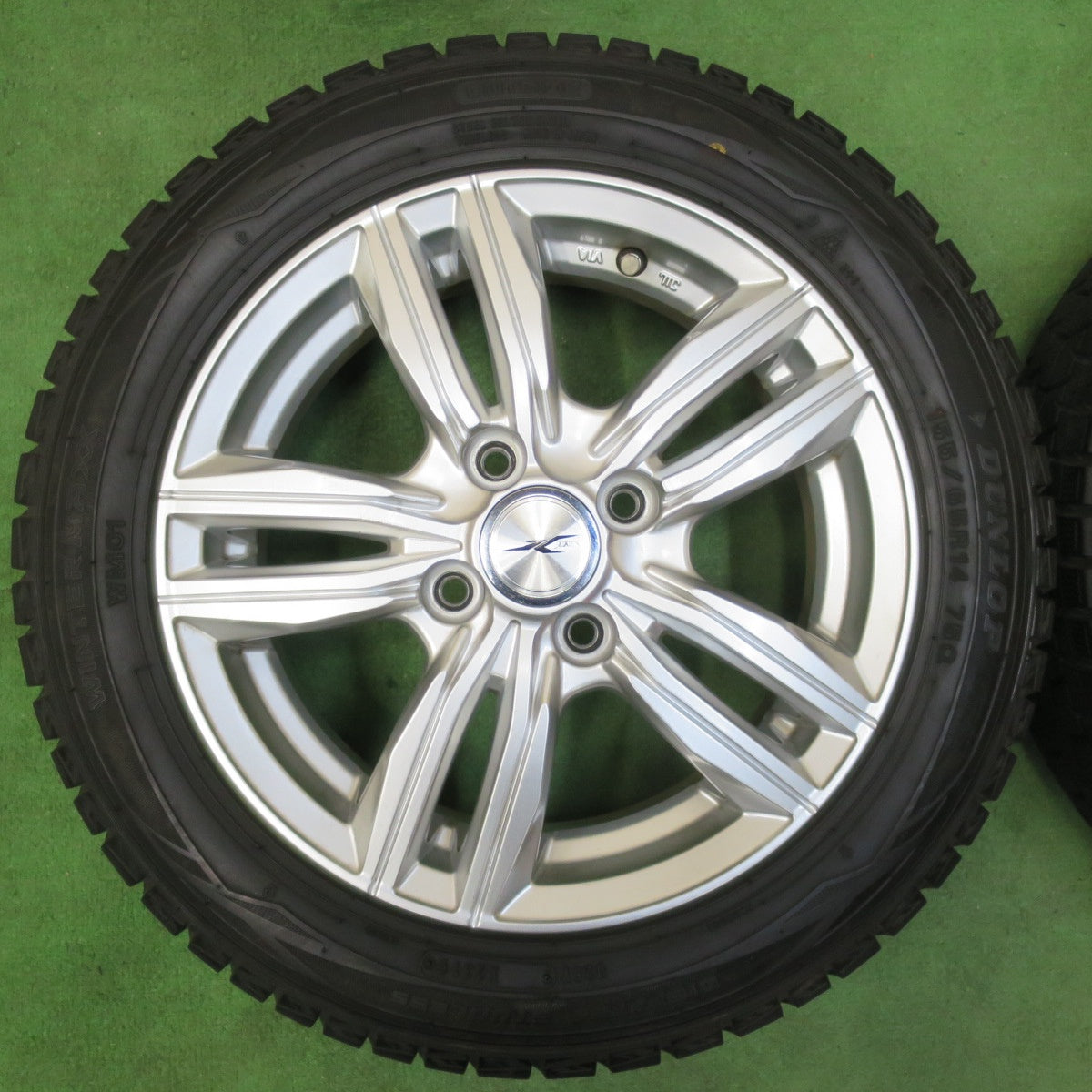[送料無料] バリ溝！キレイ！9.5分★スタッドレス 155/65R14 ダンロップ ウインターマックス WM01 JOKER ジョーカー 14インチ PCD100/4H★4121002イス