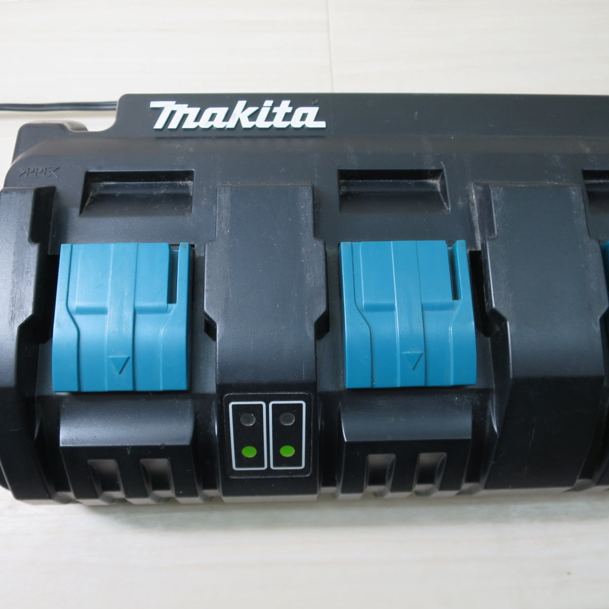 [送料無料] ☆マキタ 4口 充電器 DC18SF AC100V 専用 電動 工具 BL1820B BL1830B BL1840 BL1850B BL1860B 等に☆