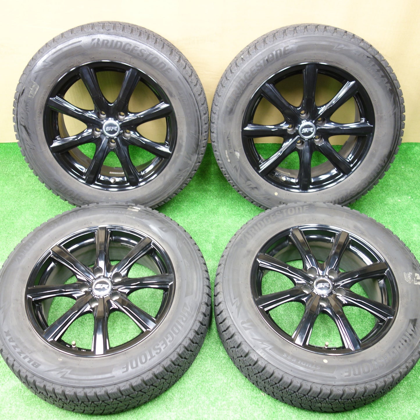 バリ溝！21年！8.5分★スタッドレス 225/60R17 ブリヂストン ブリザック DM-V3 STRANGER ストレンジャー 17インチ PCD114.3/5H★5112601KTス