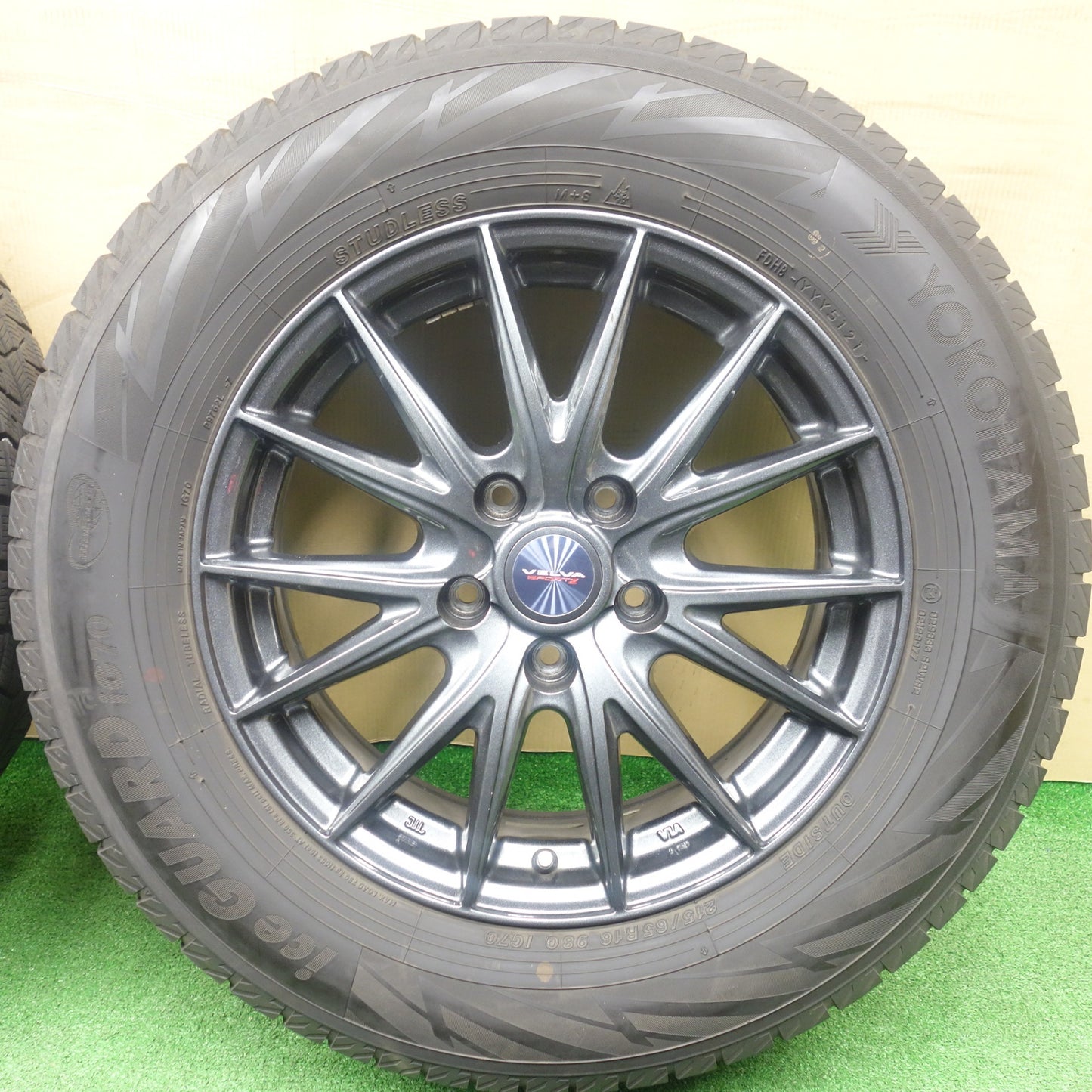 バリ溝！キレイ！9.5分★スタッドレス 215/65R16 ヨコハマ アイスガード iG70 VELVA SPORTZ ヴェルヴァ 16インチ PCD114.3/5H★6011605KTス