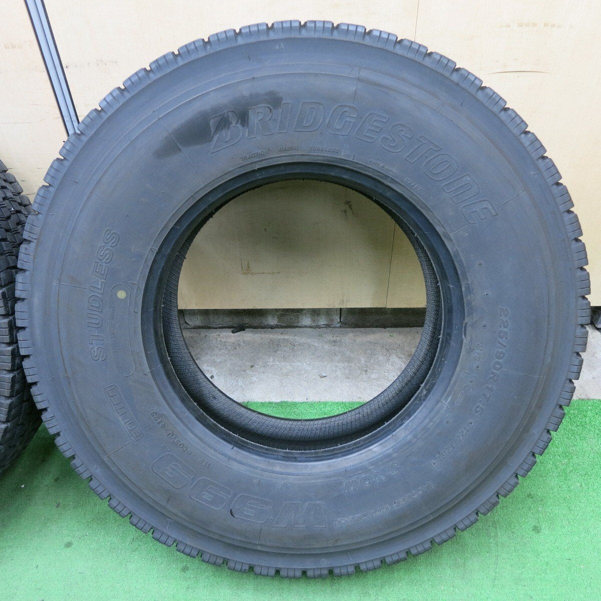 2本価格！23年★トラック タイヤ 225/90R17.5 127/125L スタッドレス ブリヂストン W999 17.5インチ★5031906ナスタ