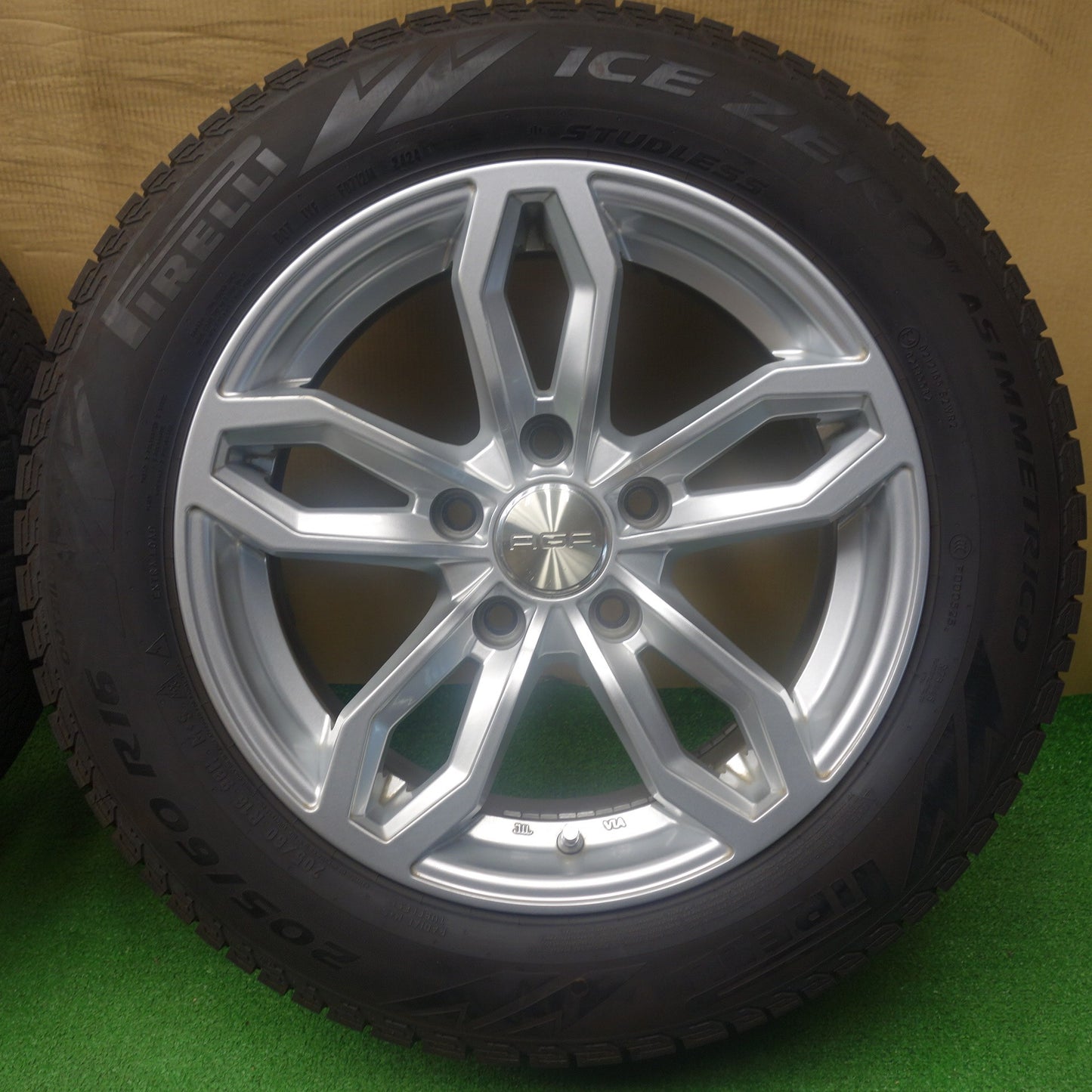 バリ溝！24年！キレイ！9分◎BMW 等 AGA Welt 205/60R16 スタッドレス ピレリ アイスゼロ アシンメトリコ ヴェルト 16インチ PCD120/5H◎6062005KTス