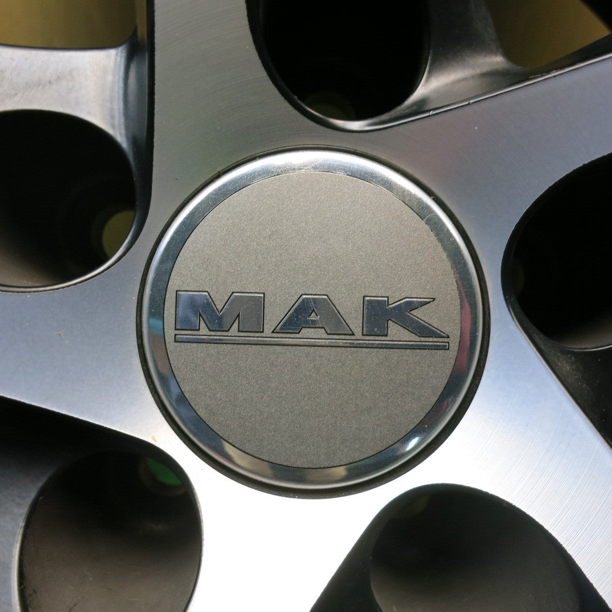 バリ溝！23年！キレイ！9.5分★ジャガー F-PACE 等 MAK STOCKHOLM 255/50R20 スタッドレス ヨコハマ アイスガード G075 ストックホルム 20インチ PCD108/5H★5112907HAス
