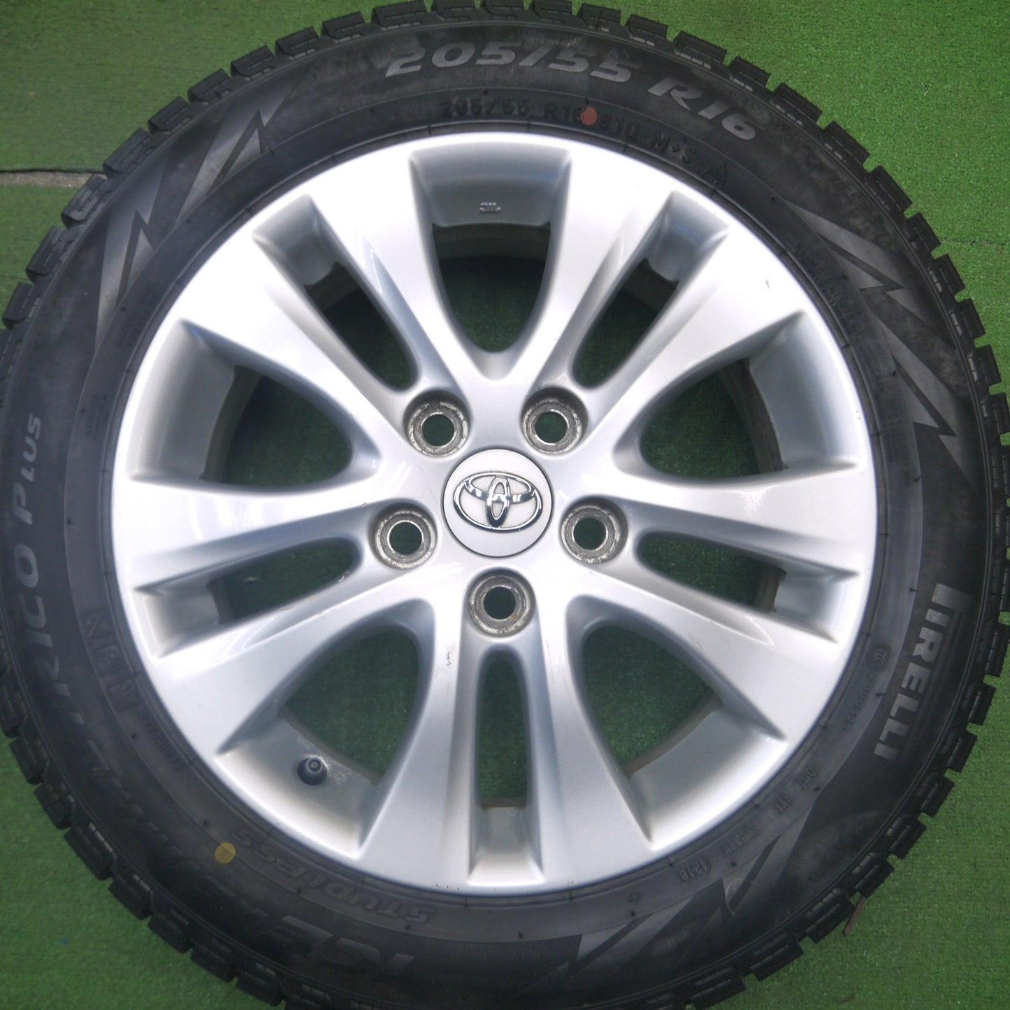 [送料無料] バリ溝！ほぼ10分★トヨタ 70系 ノア ヴォクシー 純正 205/55R16 スタッドレス ピレリ アイスアシンメトリコ プラス 16インチ PCD114.3/5H★5020502Hス