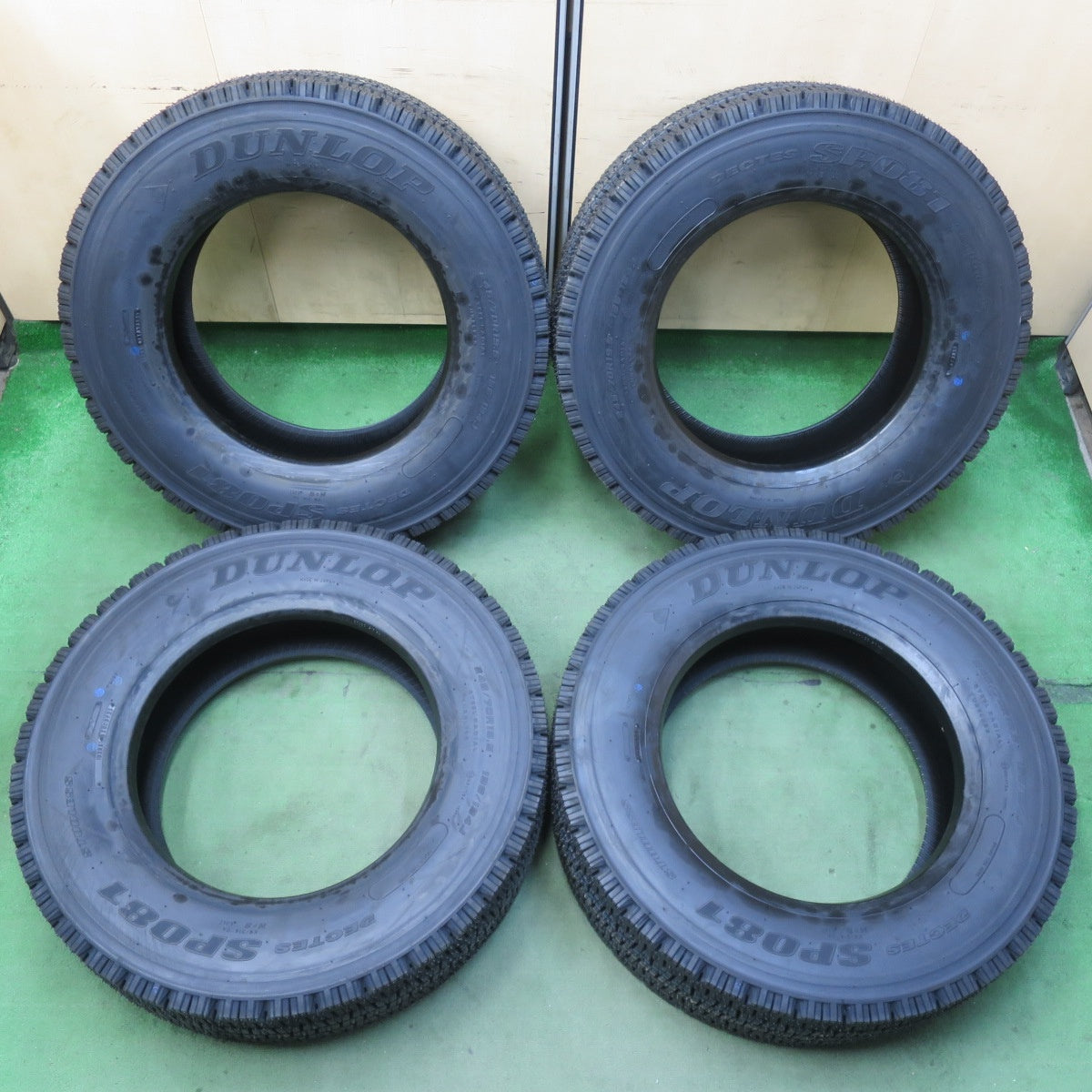 未使用！25年★トラック タイヤ 245/70R19.5 136/134J スタッドレス ダンロップ デクテス SP081 DECTES 19.5インチ★5122202イスタ