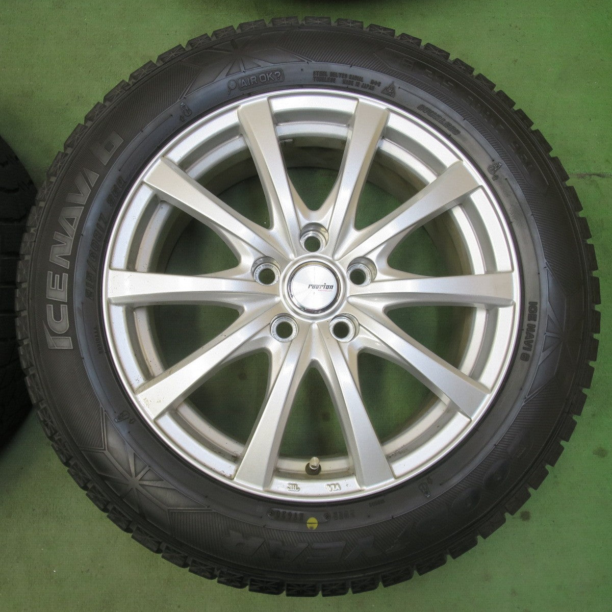 バリ溝！23年！キレイ！9分★スタッドレス 215/60R17 グッドイヤー アイス ナビ8 ナビ6 ravrion RS01 ラブリオン 17インチ PCD114.3/5H★6040803イス