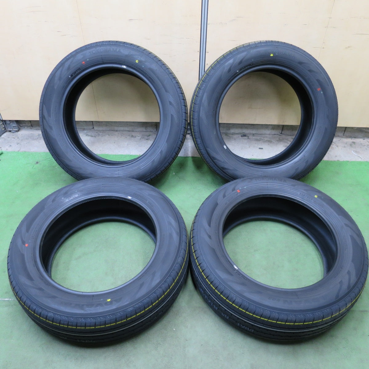 新車外し！26年◎225/60R18 ヨコハマ アドバン V03 タイヤ 18インチ 40系 アルファード ヴェルファイア ハリアー RAV4 レクサス NX 等◎6101701NGノタ