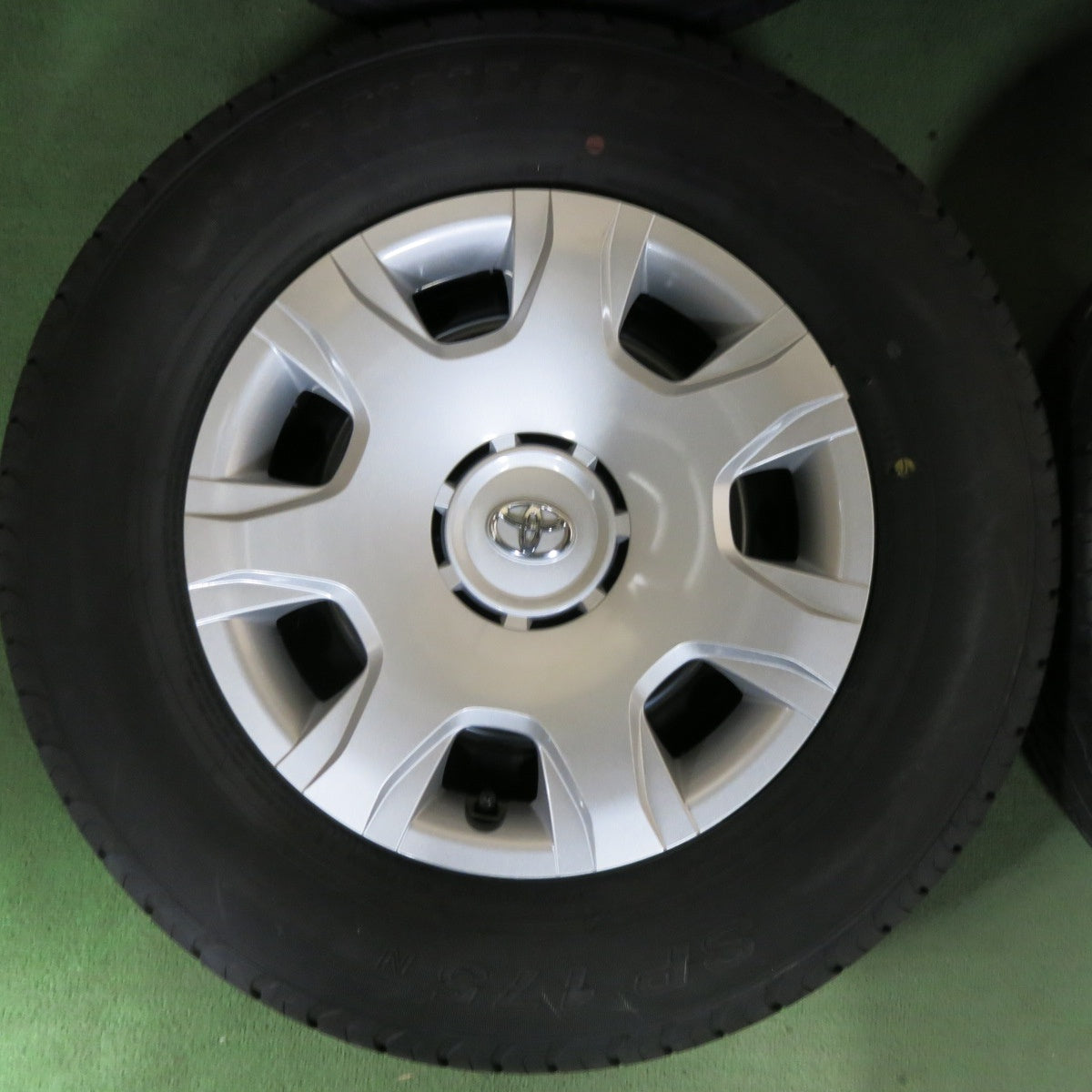 新車外し！21年★トヨタ 200系 ハイエース 純正 スチール 195/80R15 107/105N ダンロップ SP175N 15インチ PCD139.7/6H★5061310SYノ