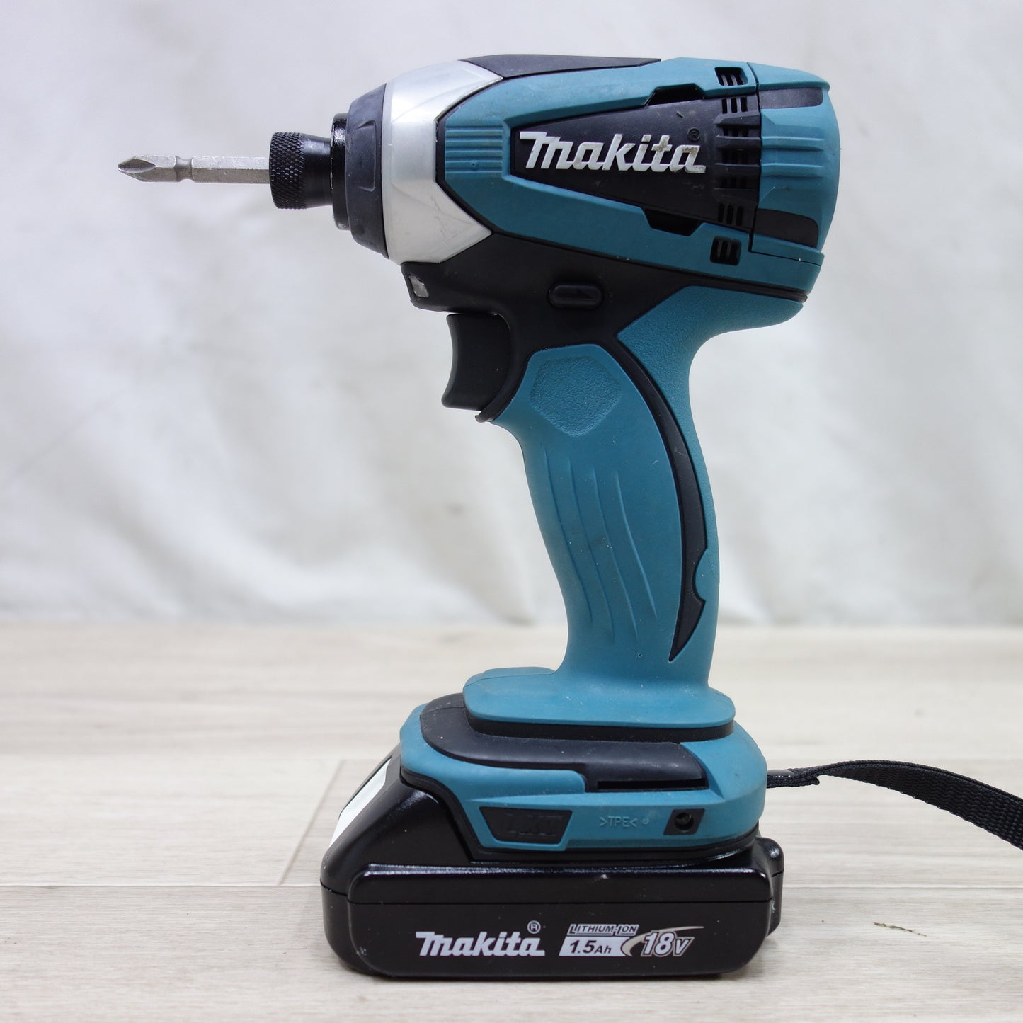 [送料無料] バッテリー2個付◆マキタ 充電式 インパクトドライバ TD146DX 電動 工具 コードレス 18V DIY Makita◆