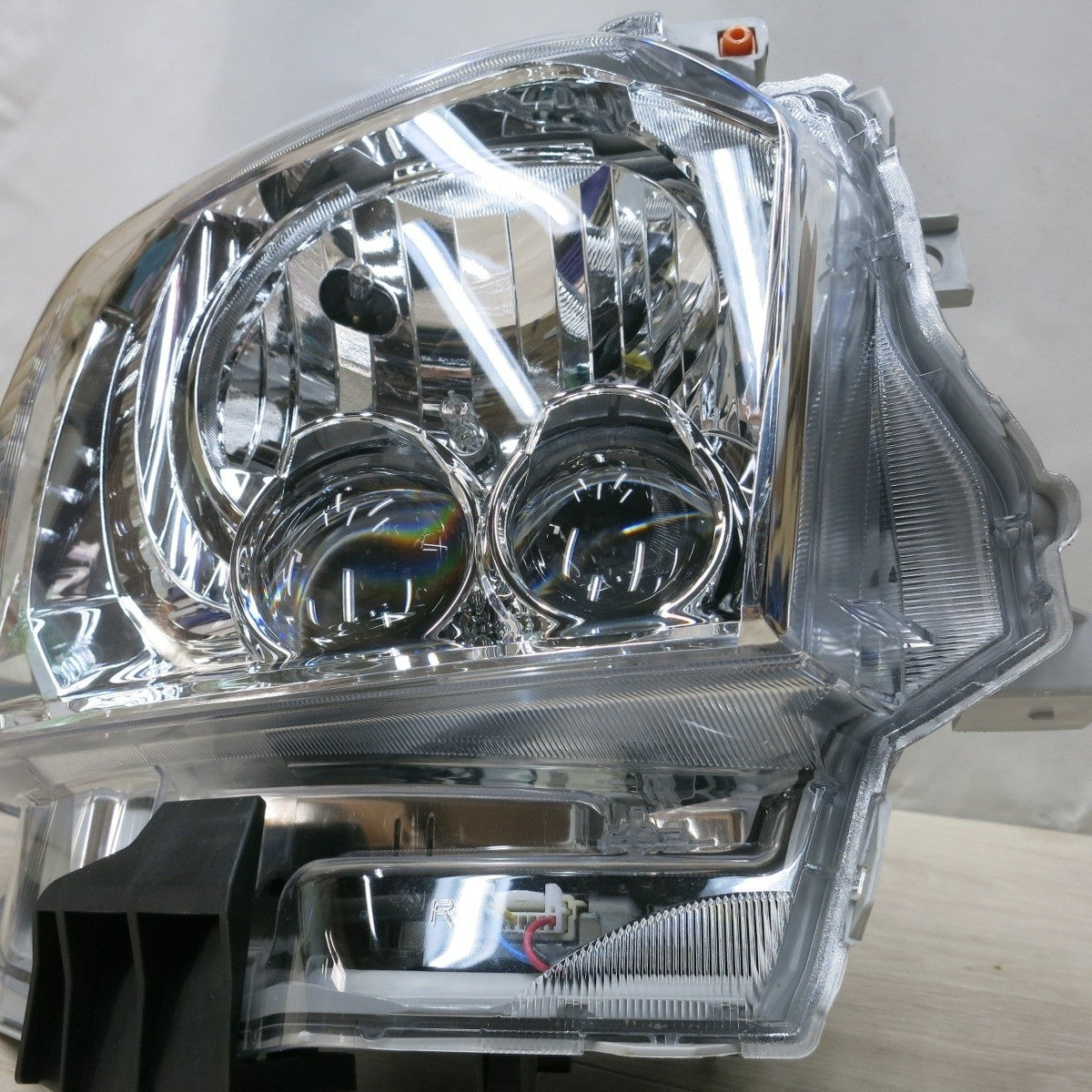 [送料無料] 新車外し!左右セット◆トヨタ 200系 ハイエース スーパーGL 純正 LED ヘッド ライト ランプ KOITO 26-137 コンピュータ付き◆
