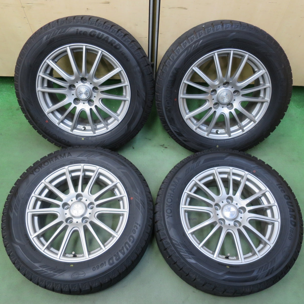 バリ溝！24年！キレイ！9.5分◎スタッドレス 215/60R16 ヨコハマ アイスガード iG60 ravrion selzer ラブリオン 16インチ PCD114.3/5H◎6072702イス
