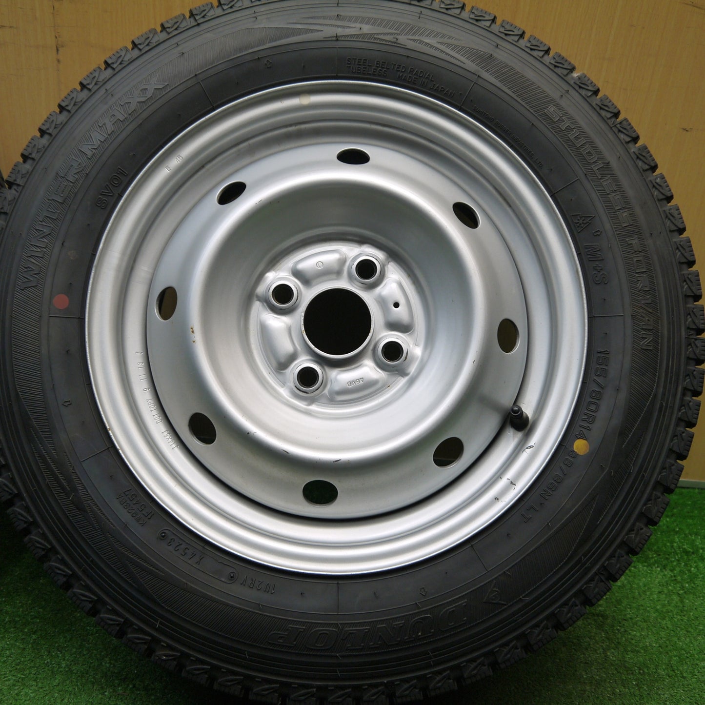 バリ溝！23年！キレイ！9.5分以上★スタッドレス 155/80R14 88/86N ダンロップ ウインターマックス SV01 スチール ホイール 14インチ PCD100/4H★5121005Hス
