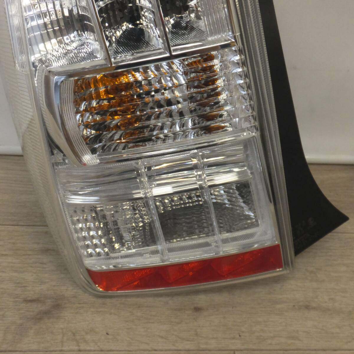 テスト出品♪トヨタ TOYOTA 純正 プリウス ZVW30 テールライト STANLEY 47-37 左♪ [送料無料]