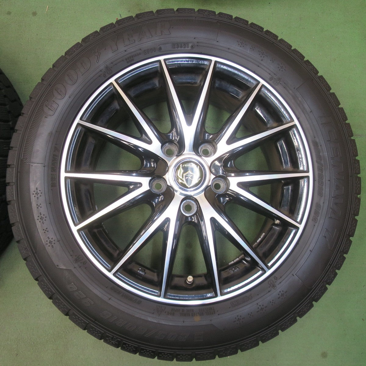 バリ溝！9分★スタッドレス 205/60R16 グッドイヤー アイスナビ7 RiZLEY ライツレー 16インチ PCD114.3/5H★6043013イス