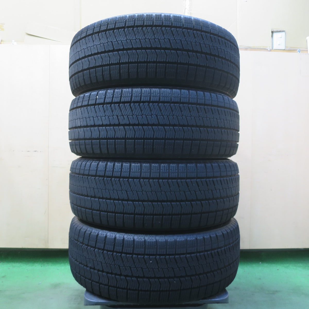 バリ溝！23年！キレイ！9.5分◎スタッドレス 215/50R17 ブリヂストン ブリザック VRX2 BALMINUM AR12 バルミナ 17インチ PCD114.3/5H◎6082905イス