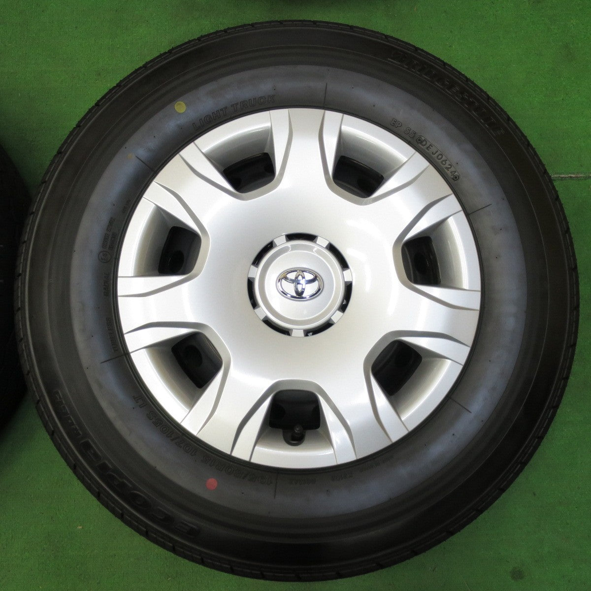 *送料無料* 新車外し！24年★トヨタ 200系 ハイエース 純正 スチール 195/80R15 107/105S ブリヂストン エコピア RD613 PCD139.7/6H★4081703イノ
