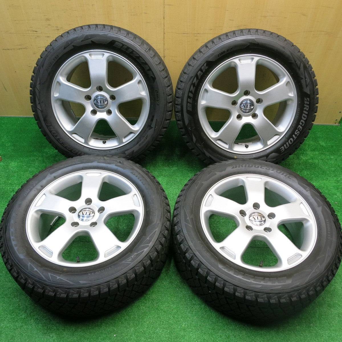 ほぼ未使用！キレイ★VW トゥアレグ ポルシェ カイエン 等 ATP 255/55R18 スタッドレス ブリヂストン ブリザック DM-V2 18インチ PCD130/5H★5101201HAス