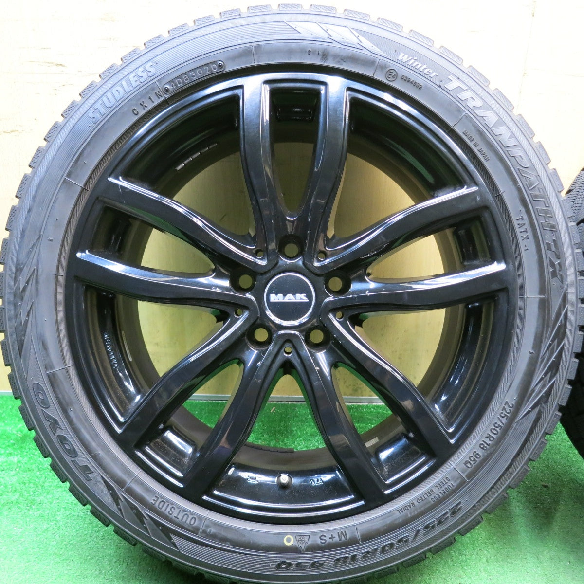 バリ溝！9.5分◎BMW 等 MAK FAHR 225/50R18 スタッドレス トーヨー ウインター トランパス TX ファー 18インチ PCD112/5H◎6071906HAス