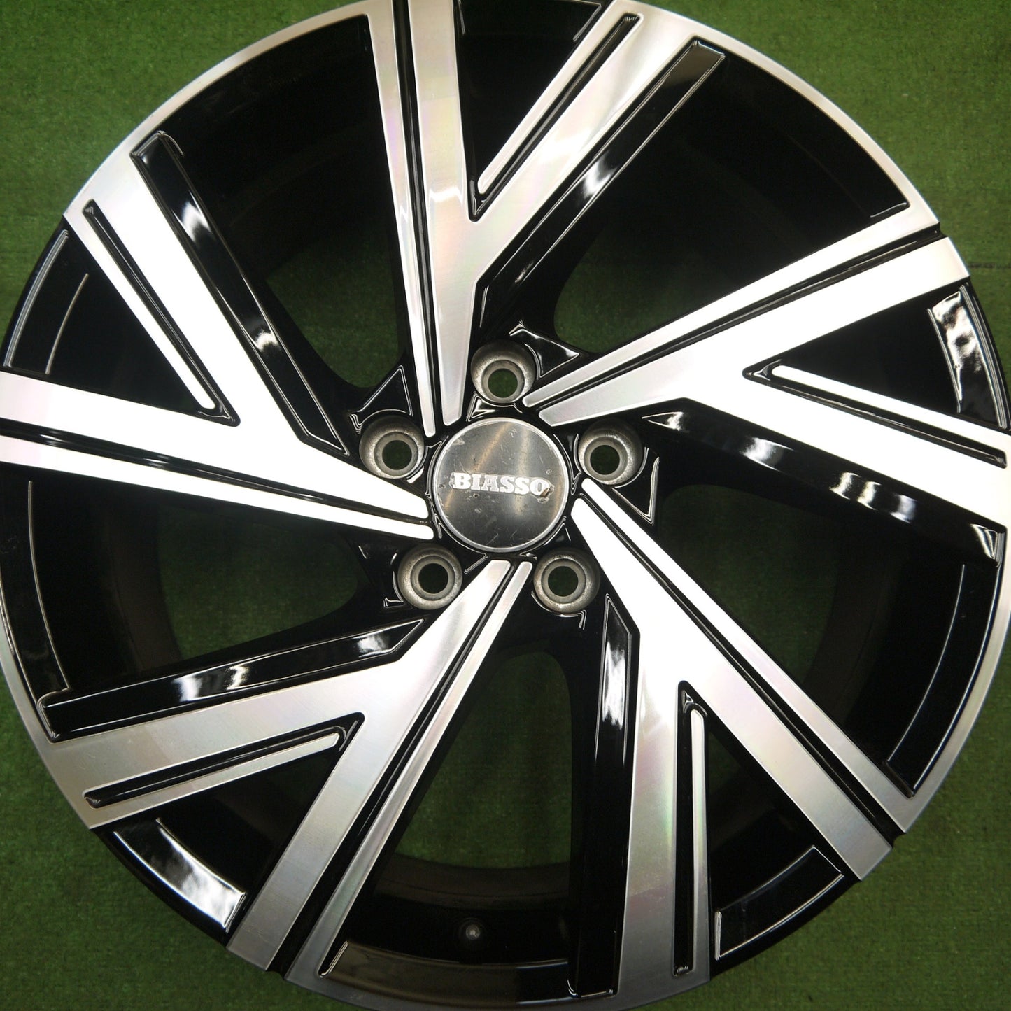 新車外し★VW ワーゲン ゴルフ8  R-LINE 純正 ホイール 18インチ 18×7.5J エンブレム BIASSO PCD112/5H★5120802Hホ