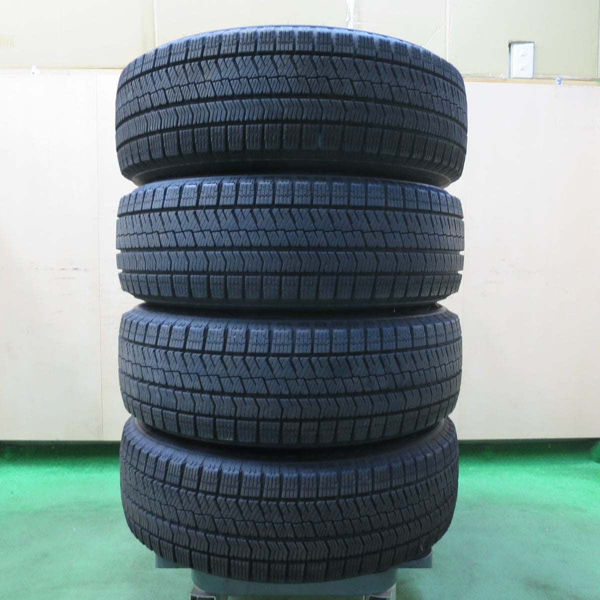 [送料無料] バリ溝！22年！キレイ！ほぼ10分★プリウス 等 195/65R15 スタッドレス ブリヂストン ブリザック VRX2 SPORT ABELIA スポルト アベリア 15インチ PCD100/5H★5013115イス
