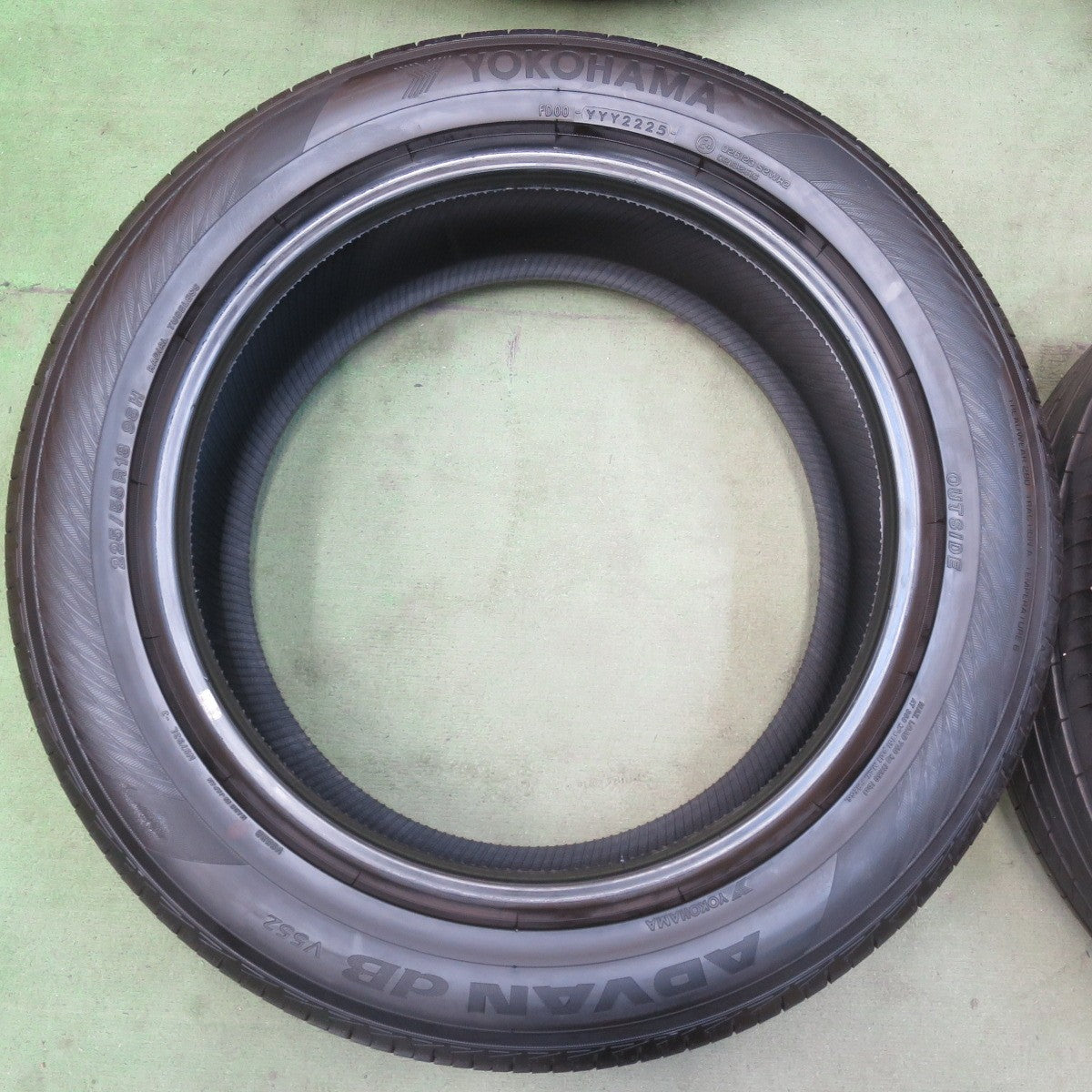 バリ溝！25年！9.5分★225/55R18 ヨコハマ アドバン dB V552 V552B タイヤ 18インチ ZR-V エルグランド デリカ D:5 等★6072808イノタ