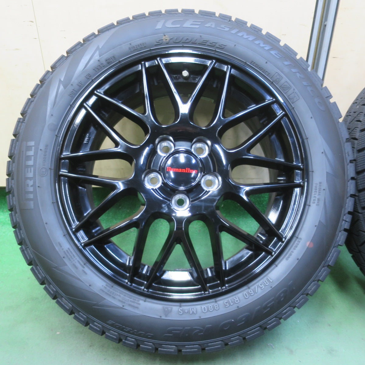 バリ溝！キレイ！9.5分以上◎シエンタ 等 185/60R15 スタッドレス ピレリ アイスアシンメトリコ Humanline MM-022 ヒューマンライン 15インチ PCD100/5H◎6082910イス