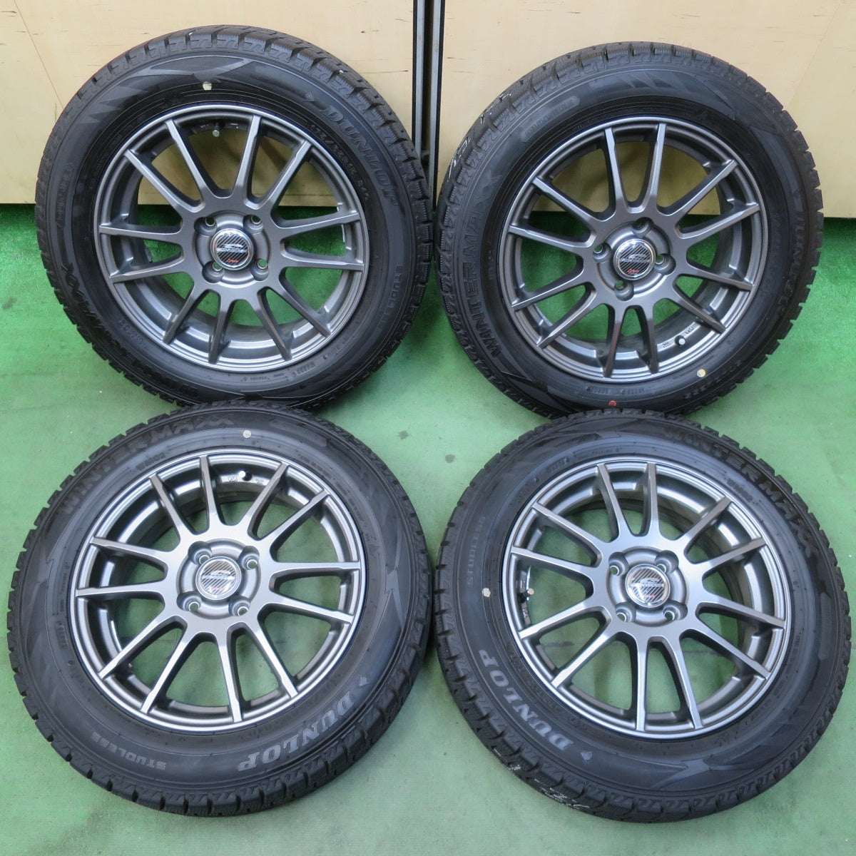 バリ溝！23年！キレイ！9.5分★スタッドレス 175/65R15 ダンロップ ウインターマックス WM02 SCHNEIDER シュナイダー 15インチ PCD100/4H★5123006イス