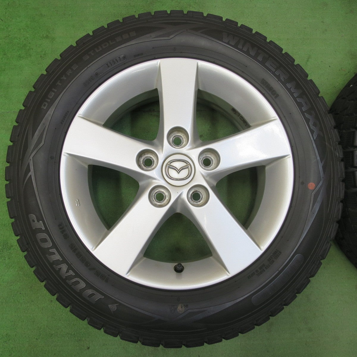 バリ溝！8.5分★マツダ プレマシー 純正 195/65R15 スタッドレス ダンロップ ウインターマックス WM01 15インチ PCD114.3/5H★5071603イス