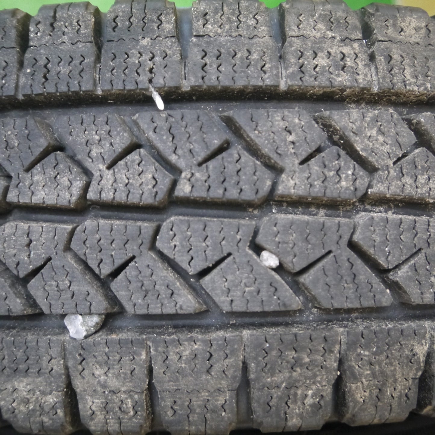 [送料無料] バリ溝！23年！キレイ！9.5分以上★スタッドレス 165/80R14 91/90N ブリヂストン ブリザック VL1 スチール ホイール 14インチ PCD100/4H★4121807Hス