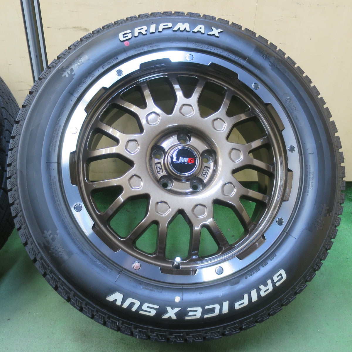 ほぼ未使用！24年！キレイ◎LEHRMEISTER GEAR LMG MS-9W 235/60R18 スタッドレス グリップマックス GRIP ICE X SUV レアマイスター 18インチ PCD114.3/5H◎6093009イス
