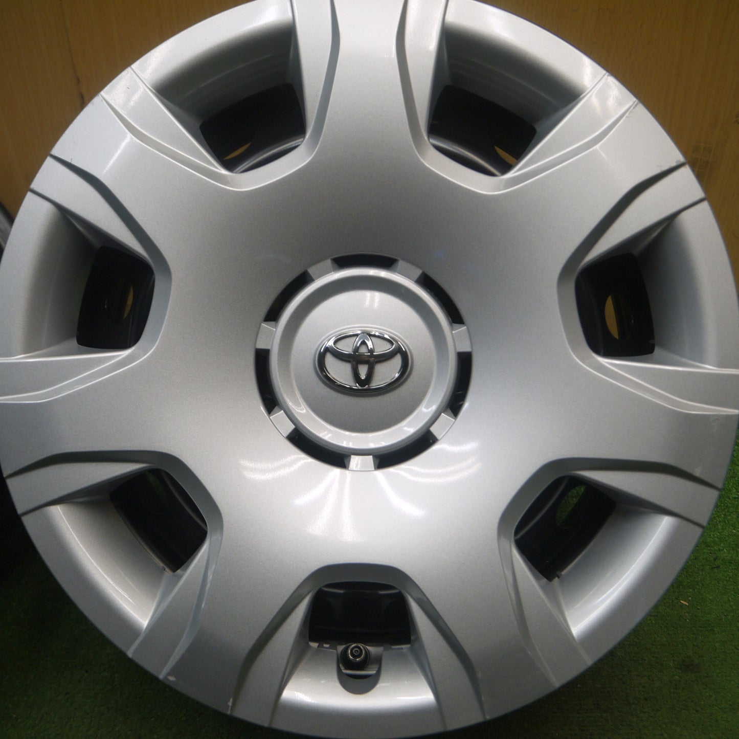 *送料無料* 新車外し★トヨタ 200系 ハイエース 純正 スチール ホイール 15インチ 15×6J PCD139.7/6H★4070504Hホ