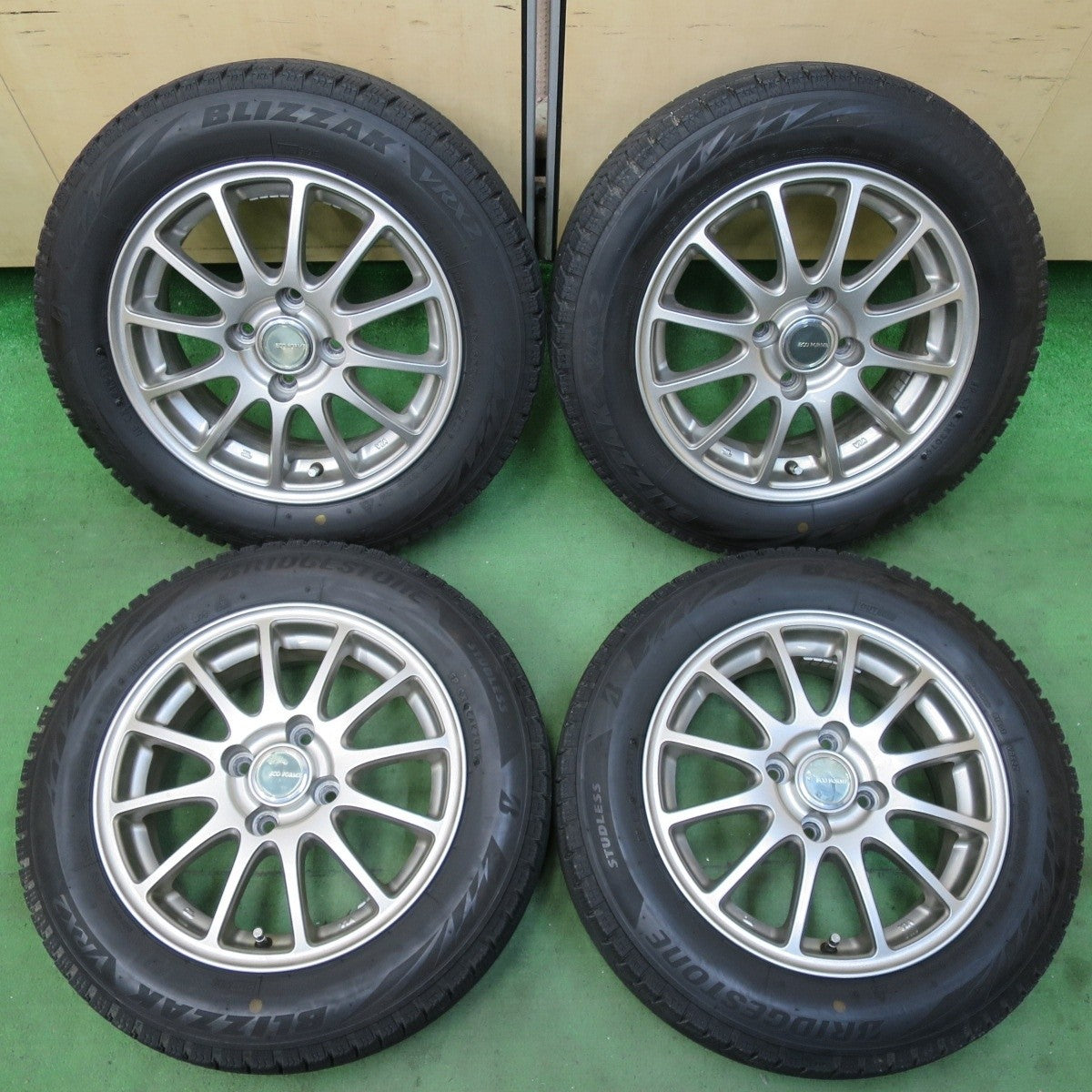 バリ溝！キレイ！8.5分★スタッドレス 165/65R14 ブリヂストン ブリザック VRX2 ECO FORME エコフォルム 14インチ PCD100/4H★5040708イス