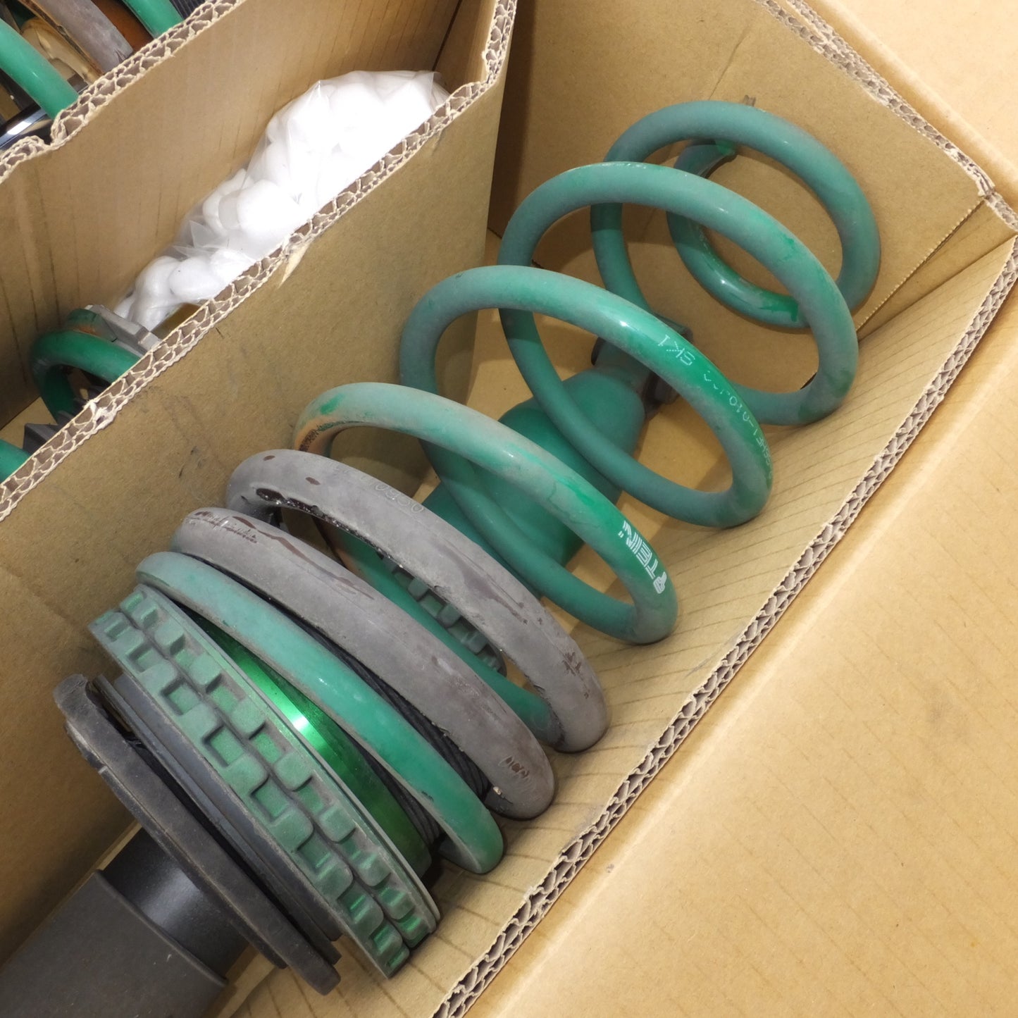 [送料無料] 岐阜発★テイン TEIN 全長調整式車高調 FLEX Z VCHE1-11931 VCHE0-11Y46-L VCHE0-11Y46-R セット　ホンダ ヴェゼル 着用品★