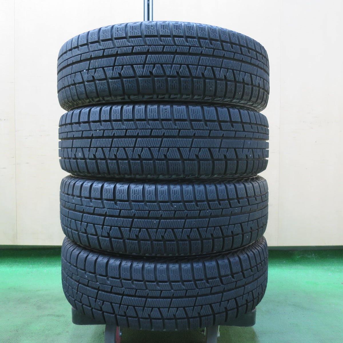 バリ溝！キレイ！9.5分★LEONIS VX 165/55R15 スタッドレス ヨコハマ アイスガード iG50 レオニス 15インチ 軽サイズ PCD100/4H★5090402イス