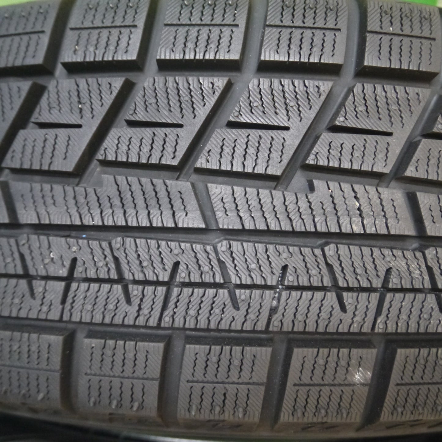 [送料無料] バリ溝！22年！キレイ！9.5分以上★スタッドレス 185/65R15 ヨコハマ アイスガード iG60 Fang ファング 15インチ PCD100/4H★5020712Hス