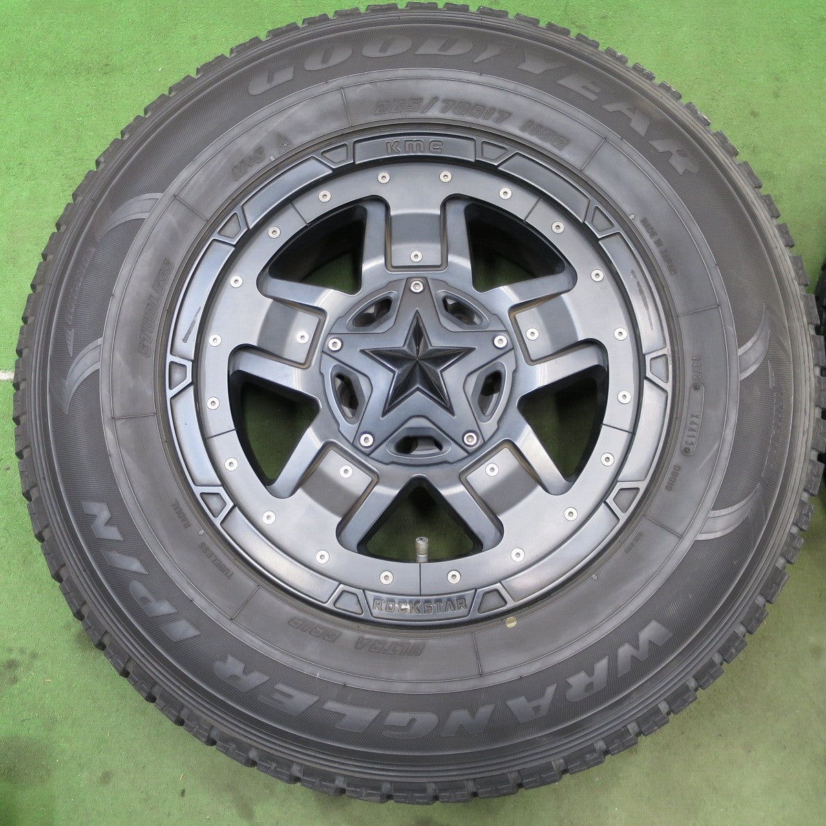4本価格★KMC ROCK STAR XD827 265/70R17 スタッドレス グッドイヤー ラングラー IP/N 17インチ ロックスター PCD135 139.7/6H マルチ★6051301ナス
