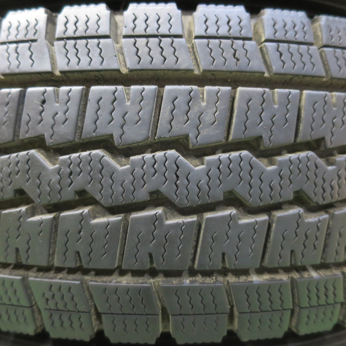 バリ溝！21年！9分★スタッドレス 165R13 6PR ダンロップ ウインターマックス SV01 TOPY スチール ホイール 13インチ PCD100 114.3/4H マルチ★5103006イス