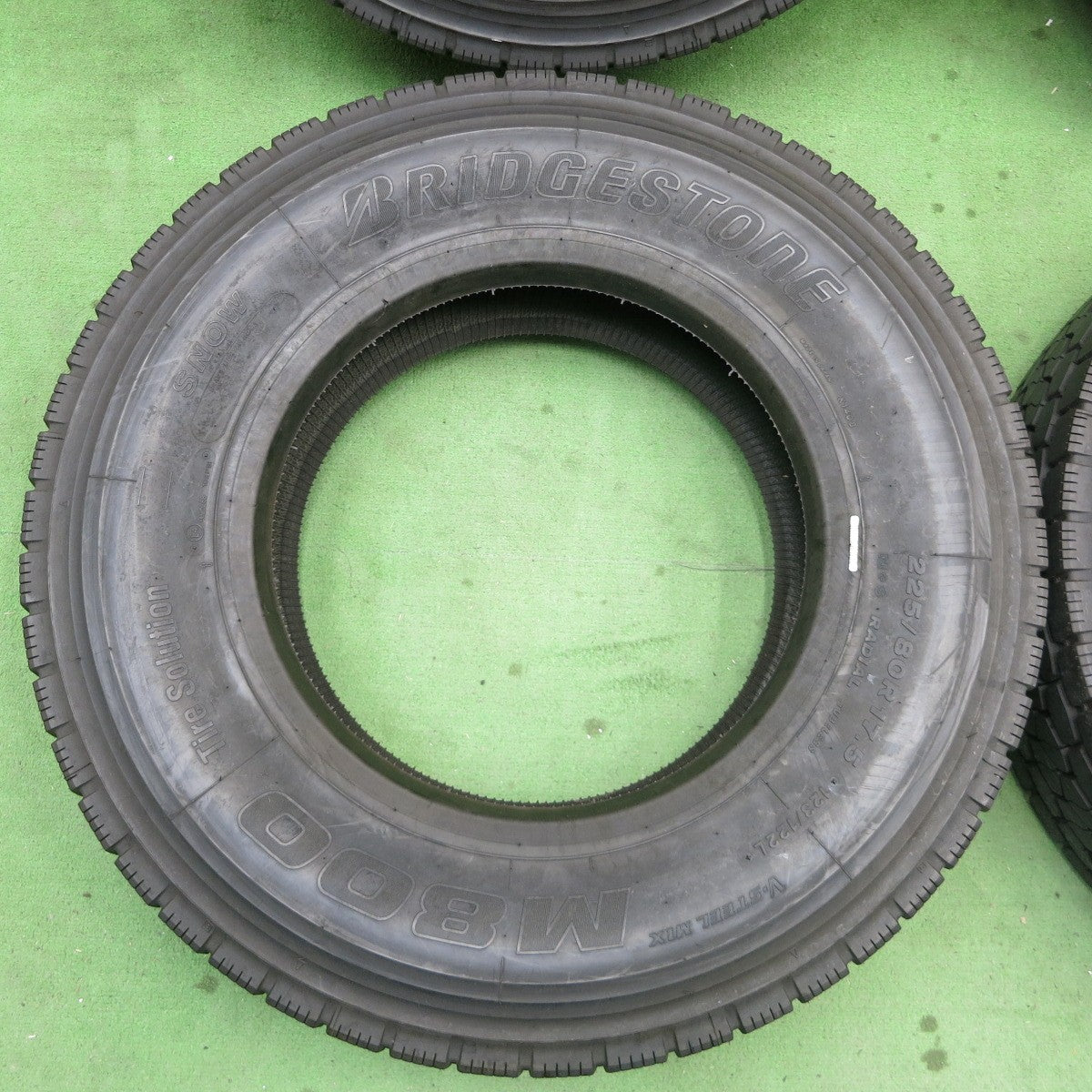 [送料無料] ほぼ未使用！新車外し！21年★トラック タイヤ 225/80R17.5 123/122L ブリヂストン M800 ミックス オールシーズン 17.5インチ★5031201ナスタ