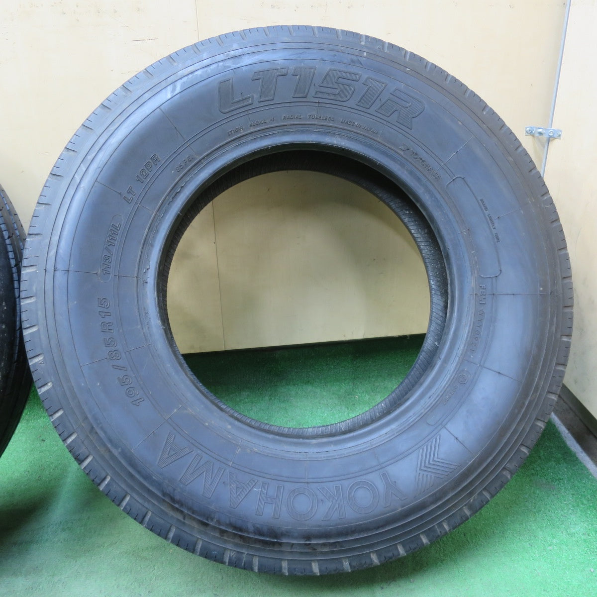 ほぼ未使用！新車外し！6本★トラック タイヤ 195/85R15 113/111L 12PR ヨコハマ LT151R 15インチ★6042101イノタ