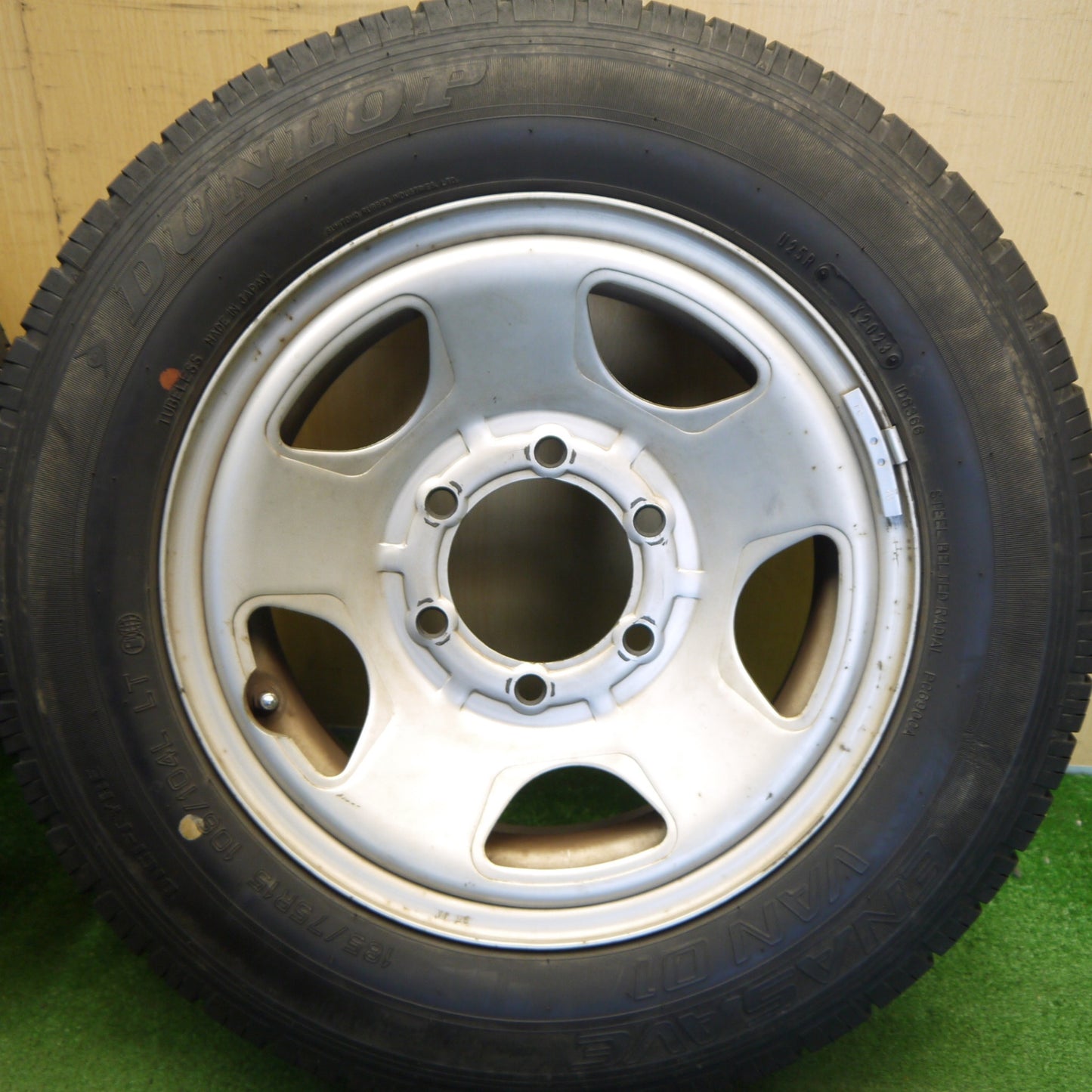 バリ溝！23年！9.5分★185/75R15 106/104L ダンロップ エナセーブ VAN01 スチール ホイール 15インチ PCD139.7/6H★6042106Hノ