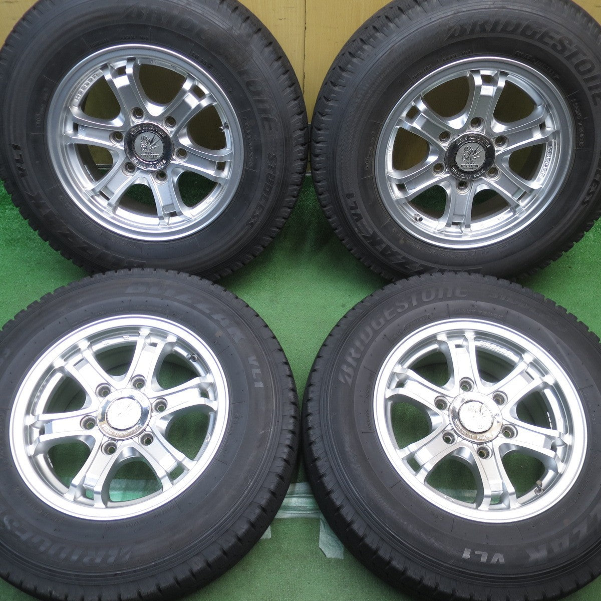 バリ溝！キレイ！9分◎KEELER FORCE 195/80R15 107/105L スタッドレス ブリヂストン ブリザック VL1 キーラー フォース 15インチ PCD139.7/6H◎6092905NJス