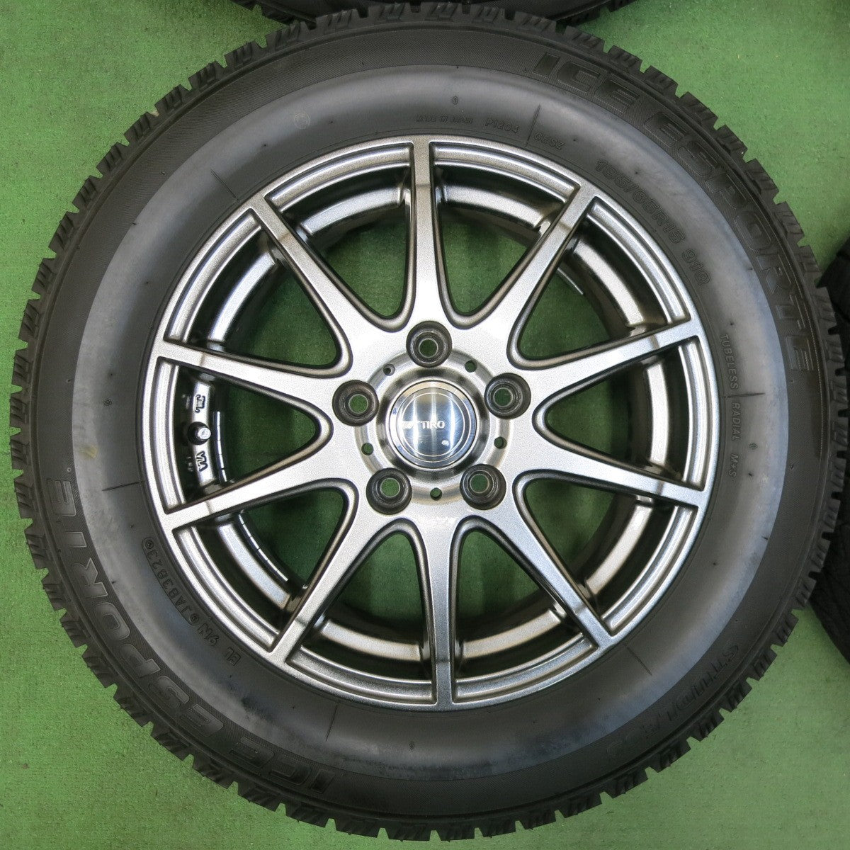 [送料無料] バリ溝！23年！キレイ！ほぼ10分★スタッドレス 195/65R15 アイスエスポルテ TIRO ティーロ 15インチ PCD114.3/5H★4121103SYス