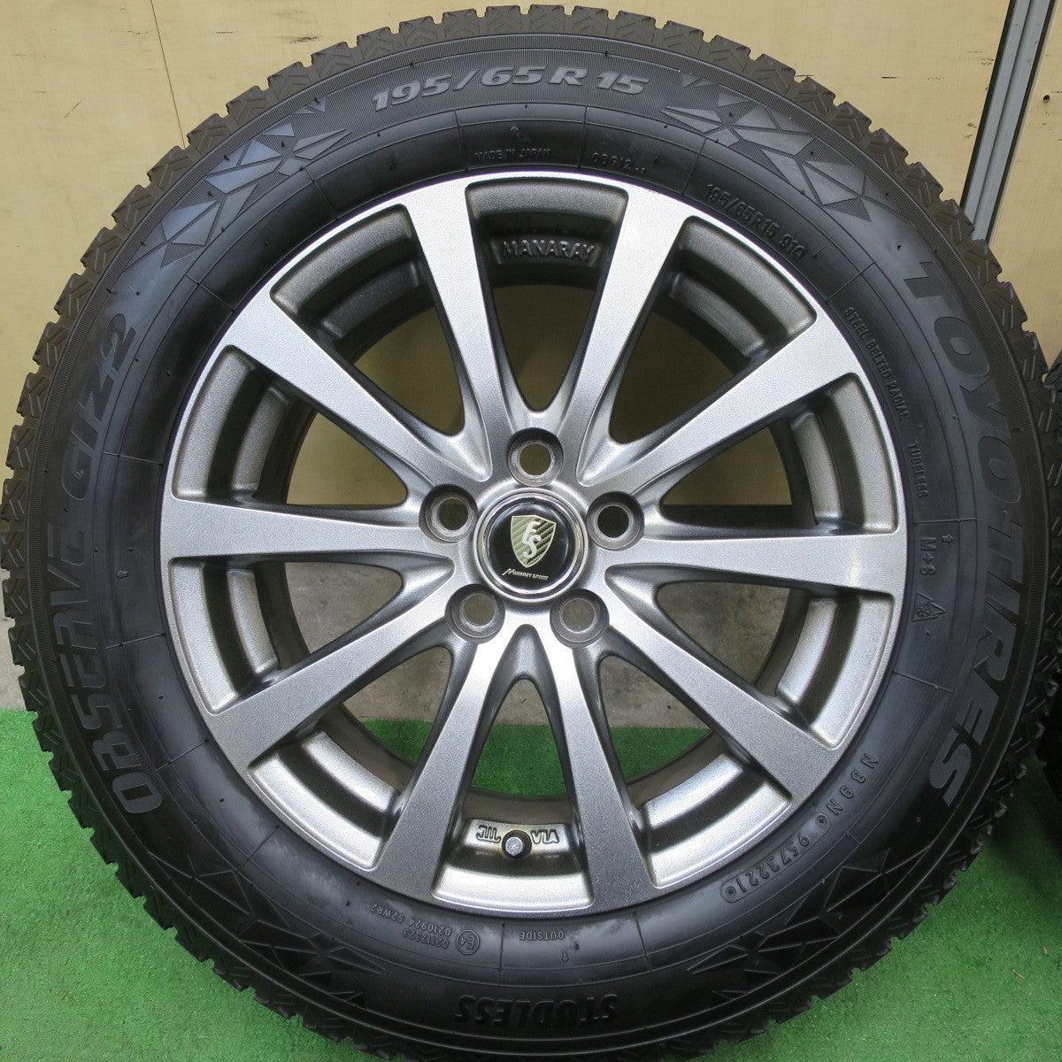 バリ溝！21年！キレイ！9分★プリウス 等 195/65R15 スタッドレス トーヨー オブザーブ GIZ2 MANARAY SPORT 15インチ マナレイ スポーツ PCD100/5H★5052301TTス