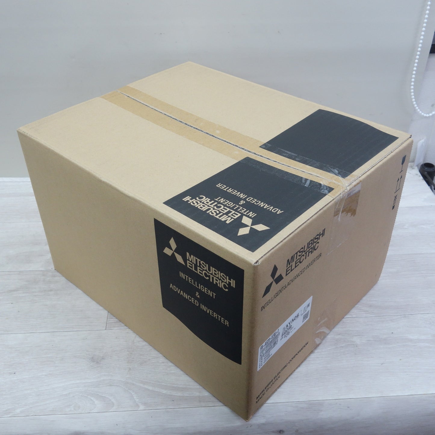 [送料無料] 未使用☆三菱電機 インバータ FR-A820-5.5K-1 2024年製 A800シリーズ 三相 200V 5.5kW☆