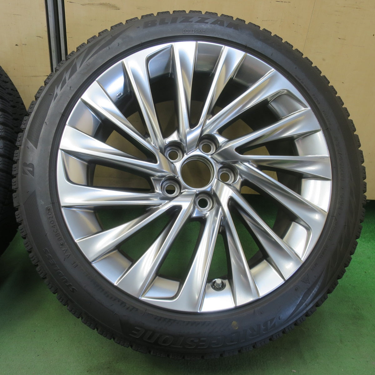 センサー付き！キレイ★レクサス ES 純正 235/45R18 スタッドレス ブリヂストン ブリザック VRX2 18インチ PCD114.3/5H★6052506イス