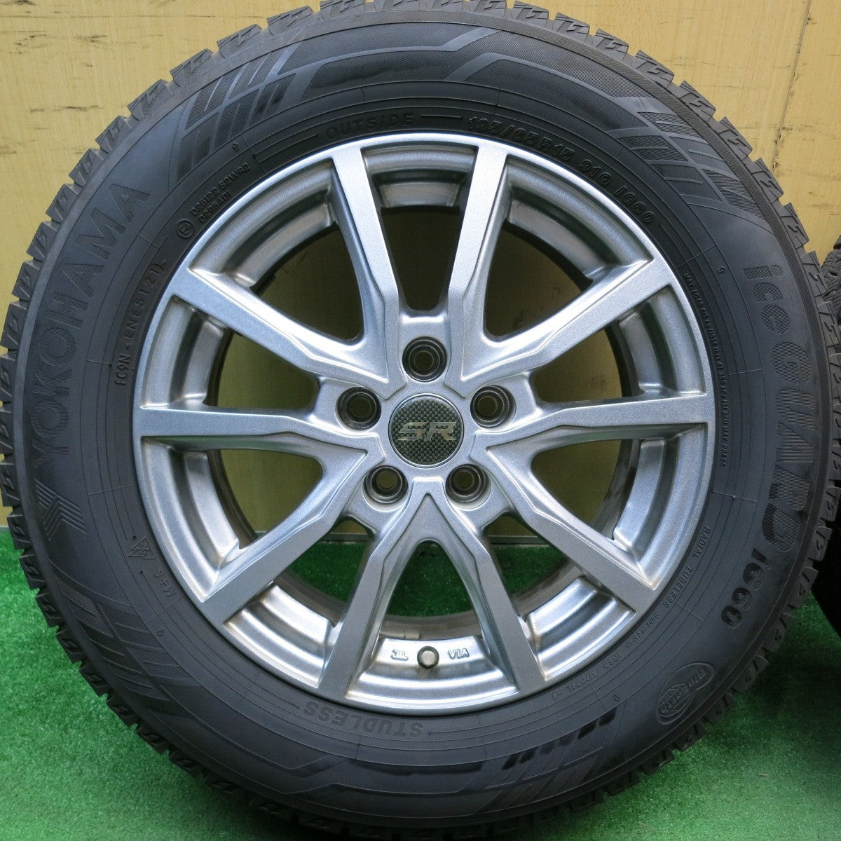 バリ溝！21年！キレイ！9.5分以上★プリウス 等 195/65R15 スタッドレス ヨコハマ アイスガード iG60 STRANGER ストレンジャー 15インチ PCD100/5H★5060712HAス