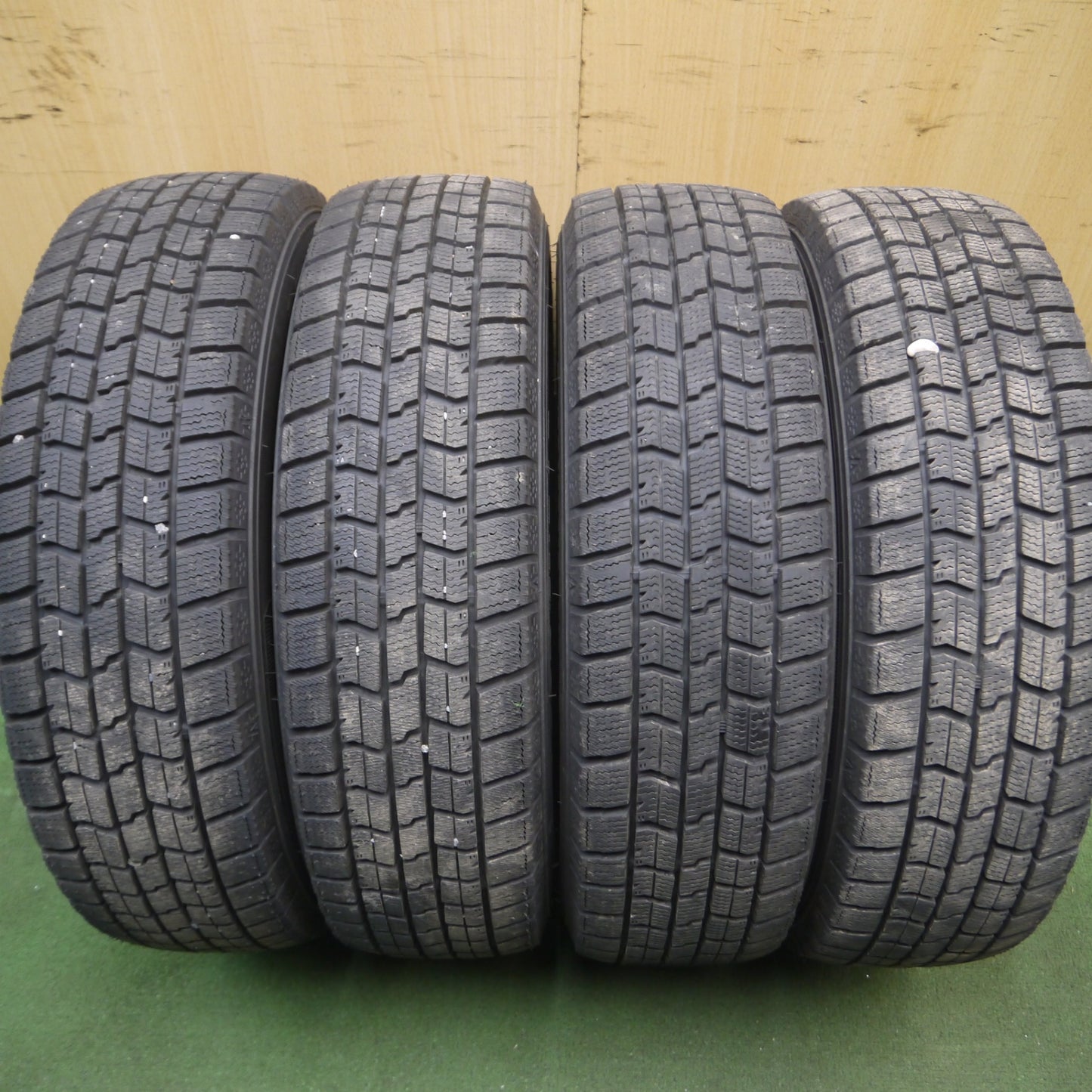 *送料無料* バリ溝！23年！綺麗！9.5分以上★スタッドレス 165/65R15 グッドイヤー アイスナビ7 Exceeder エクシーダー 15インチ PCD100/4H★4061006Hス