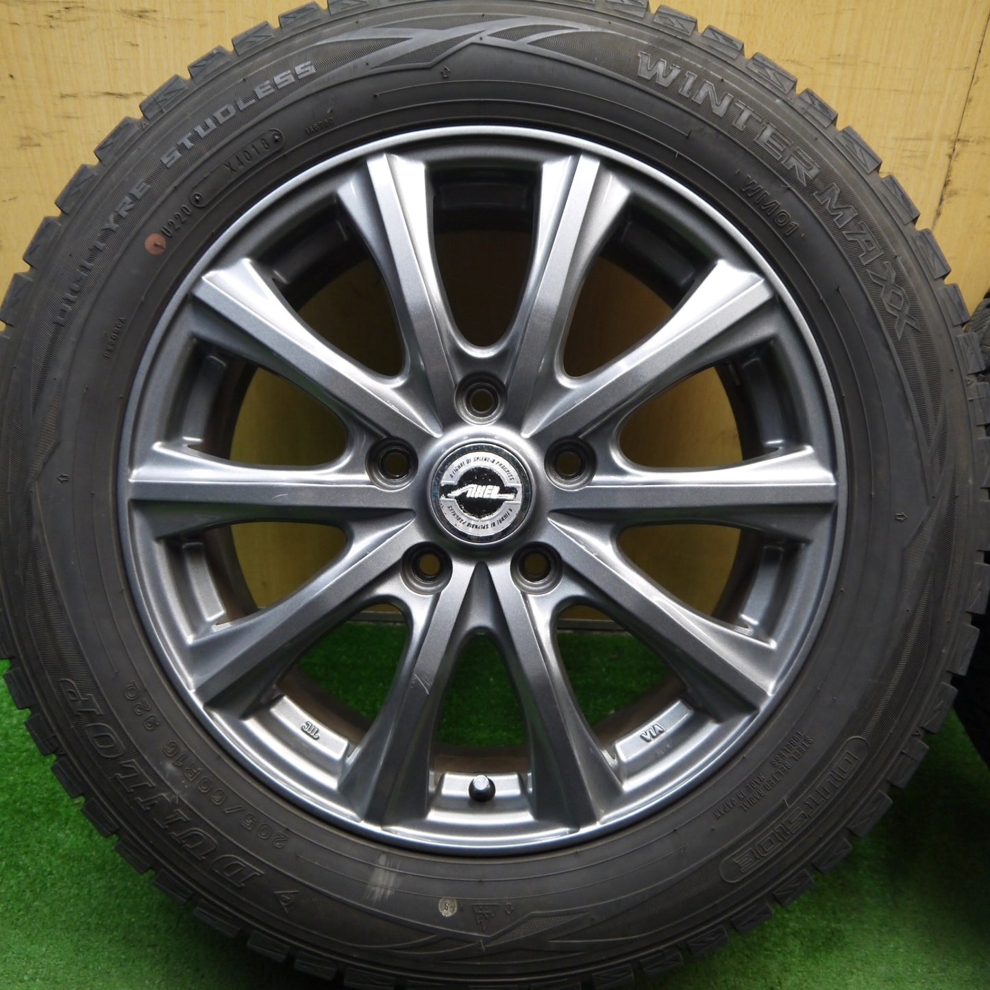 バリ溝！キレイ！8.5分★スタッドレス 205/60R16 ダンロップ ウインターマックス WM01 AXEL アクセル 16インチ PCD114.3/5H★5060604Hス